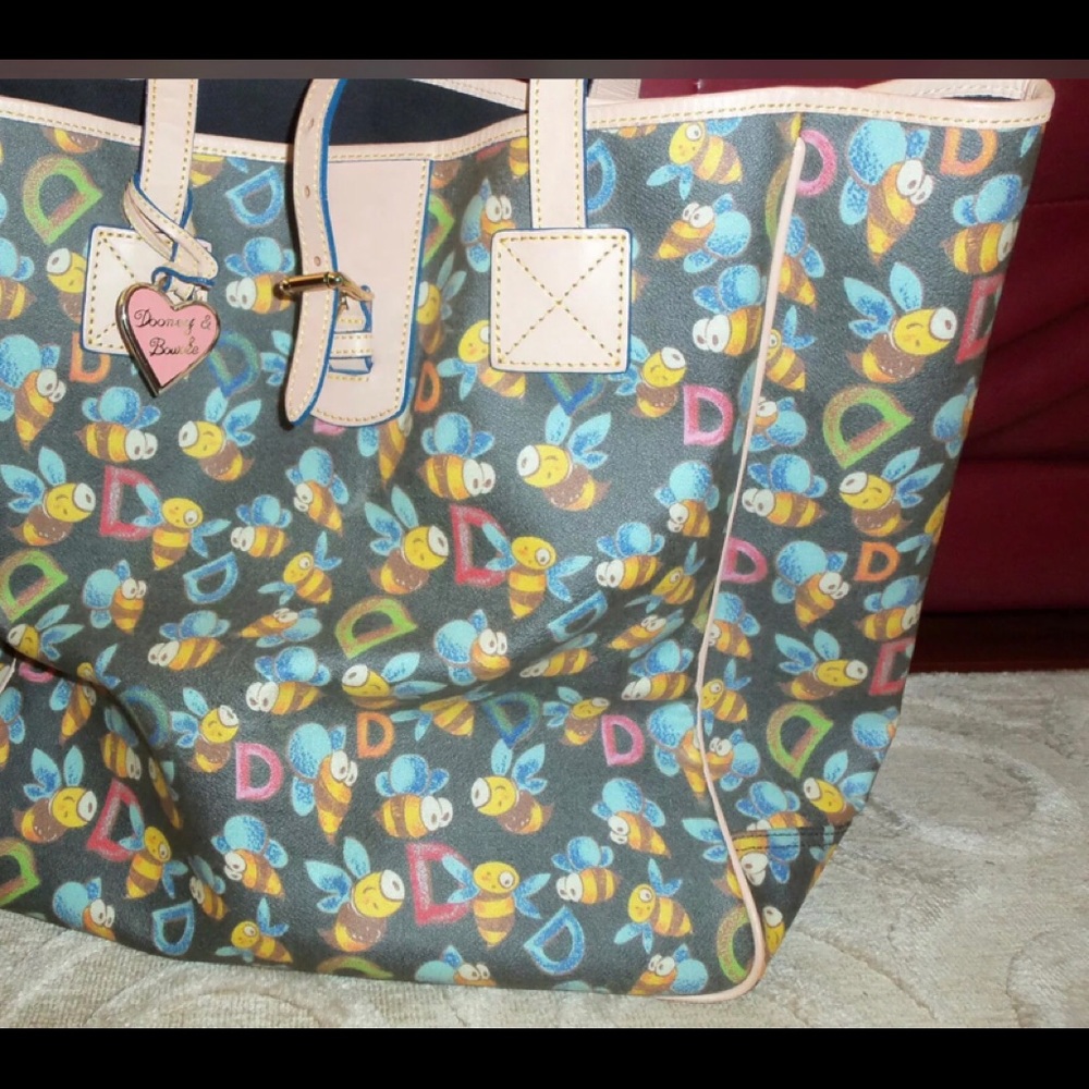 🐝Big! Huge! DOONEY BOURKE Beautiful Tote Bag D's & Bees RARE 20Wx 15Hx 7.25D - Picture 10 of 13
